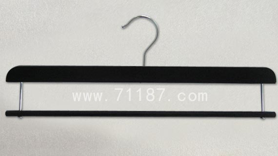 e8ff7f3539bebf0f0b4bb8470db9b78e p钉木杆实木衣架-意昂衣架-严米衣架.jpg