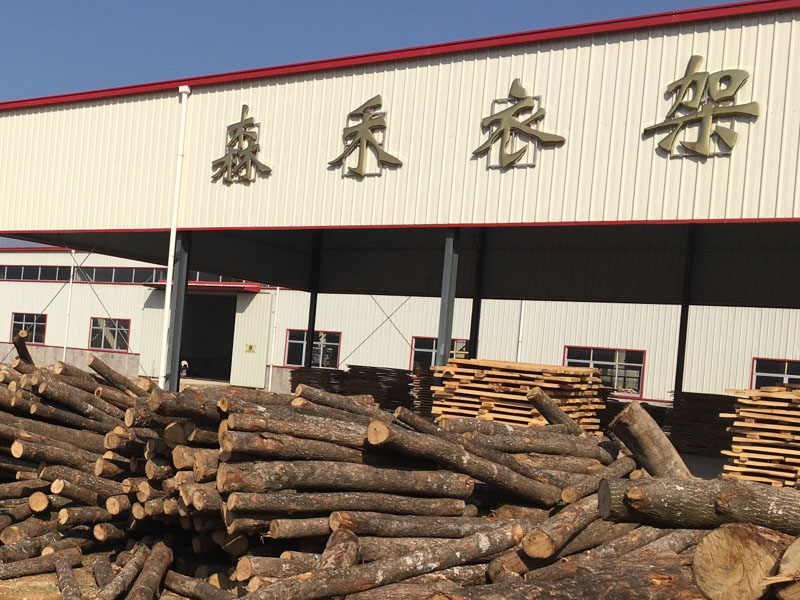 意昂衣架厂原木开料区照片素材.jpg